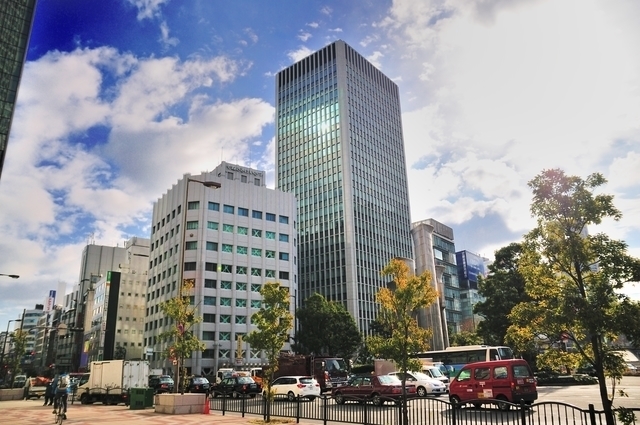 大阪（梅田）勤務。
2021年3月現在、ソーシャルディスタンス保持のため、マーケティング本部のオフィスは大阪駅最寄りの別ビルでの勤務となります。