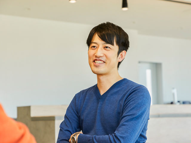 取締役COO　
清水　隆之氏

DeNAで海外向けソーシャルゲームの開発・運用に携わった後、2014年にFiNC Technologiesに入社。法人向けサービスの立ち上げやプロダクト開発・組織マネジメントに従事。 2020年7月にオーティファイの取締役COOに就任。