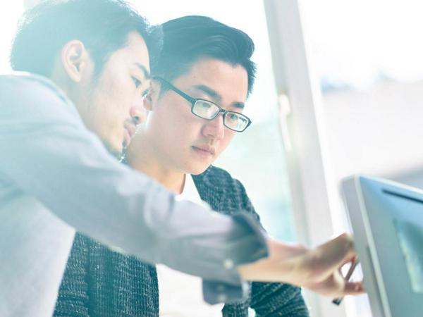 募集している求人：【東京/在宅勤務可能】システムエンジニア※PL・PM候補◇急成長中企業/福利厚生充実/年間休日120日以上！/平均残業時間10H！！