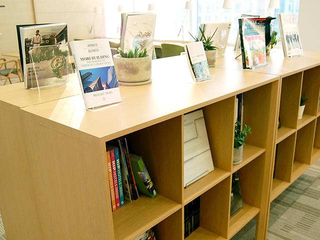 スカイラウンジで休憩ができます。
読書も勉強も時間を決めて疲れたら休憩し、ナレッジアップの為常日頃学ぶ精神をつけましょう。