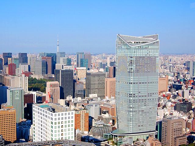 悩んだ時は、47階の展望スペースで気分転換できます。