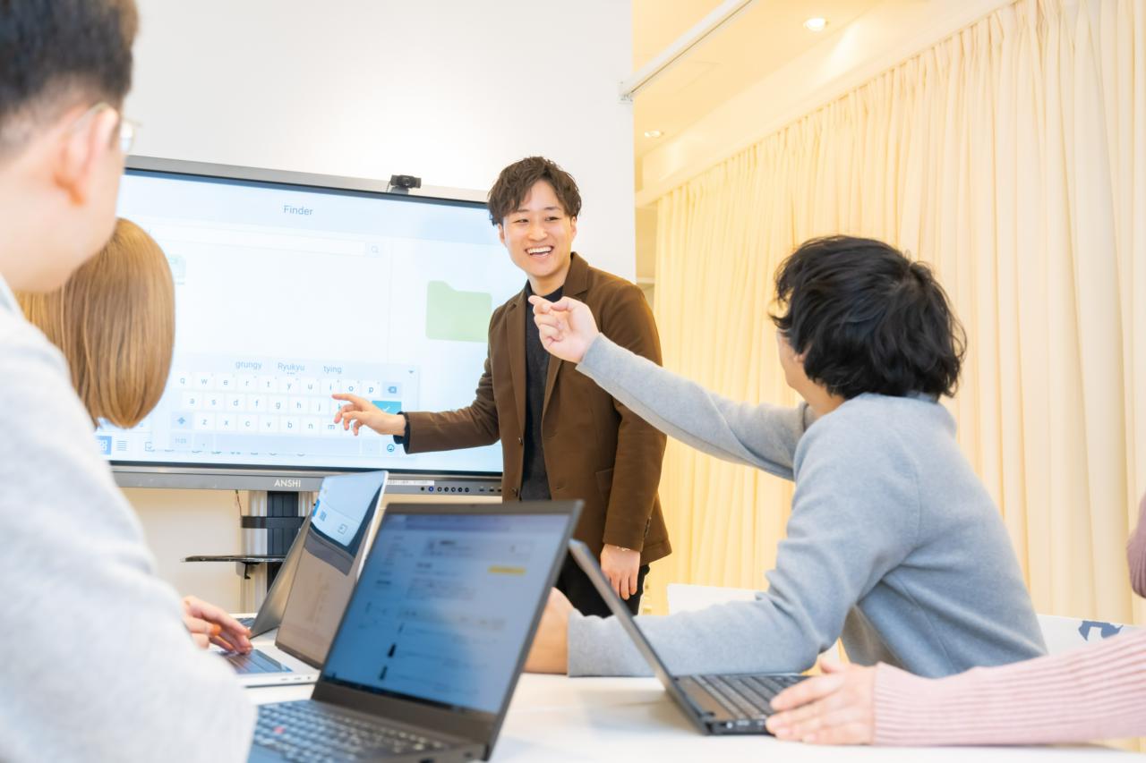 株式会社アイズバレル 求人画像1