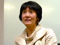 PCフォン事業部マーケティング部長<br />渡辺貴代美氏