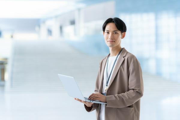 募集している求人：【開発SE】年収600~1,200万円『希望の案件、取りにいきます』自由度MAXの案件選択制×成果に応じたインセンティブ×平均残業15時間程度で働きやすい｜大阪