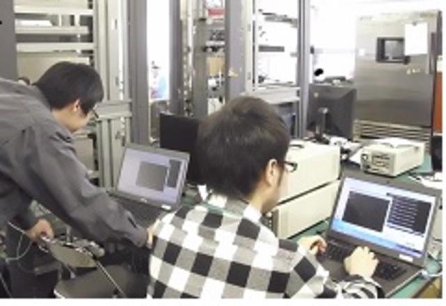 社内は若いエンジニアの活躍が目立つ。世界トップの技術はここから生まれている。