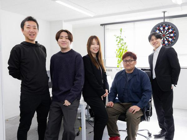 募集している求人：オープン系・WEB系／システムエンジニア／リモート率90%／残業５時間未満／3年間退職者０人／給与テーブル公開／年間休日120日以上