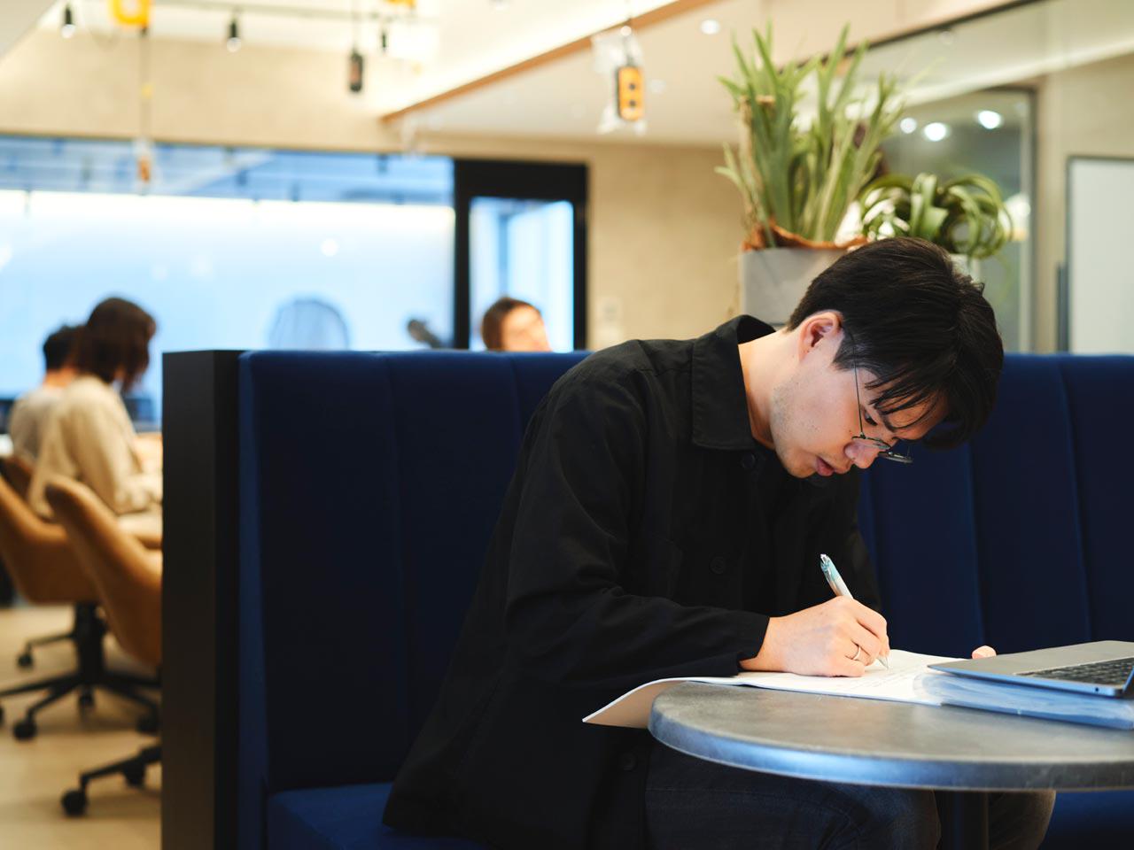 株式会社EVeM 求人画像1