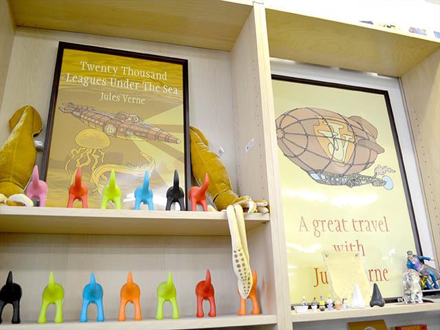 オフィスには社名の由来となった「80日間世界一周」にちなんだポスターも。フォッグのビジョンに共感し、一緒に成長していきたい方を待ってます！