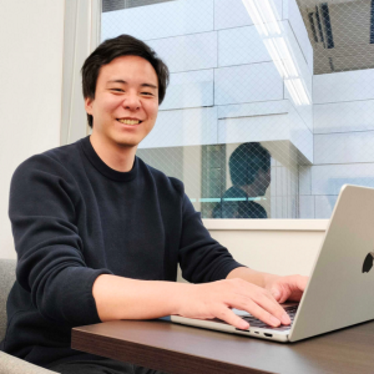 LIRIS株式会社 求人画像1