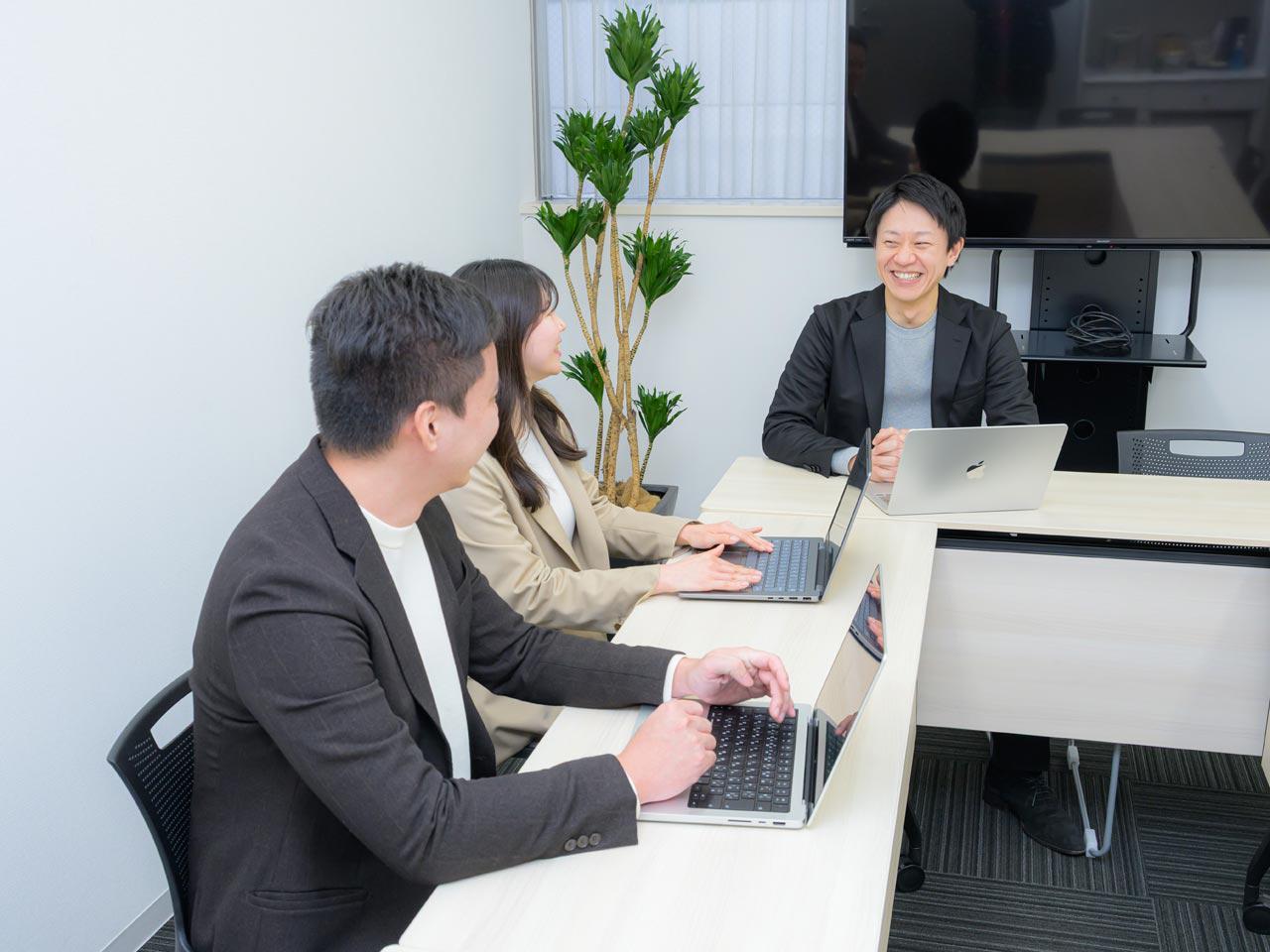 LIRIS株式会社 求人画像1