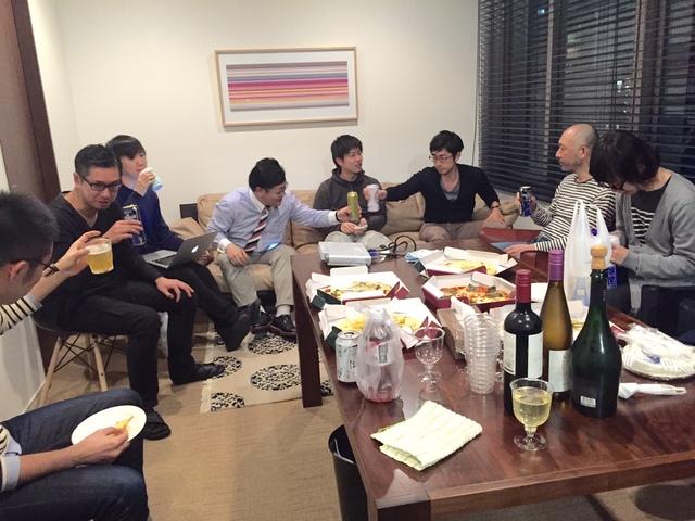 社内で飲み会を開催することもあり。熱い想いをぶつけ合って大いに盛り上がります。