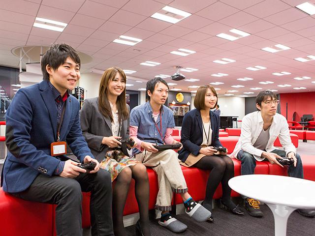 休憩時間にはゲームで盛り上がります！