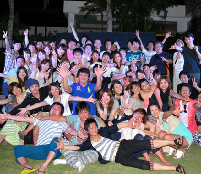 全社目標を達成し、全員で海外研修へ！（2014年5月セブ島にて）