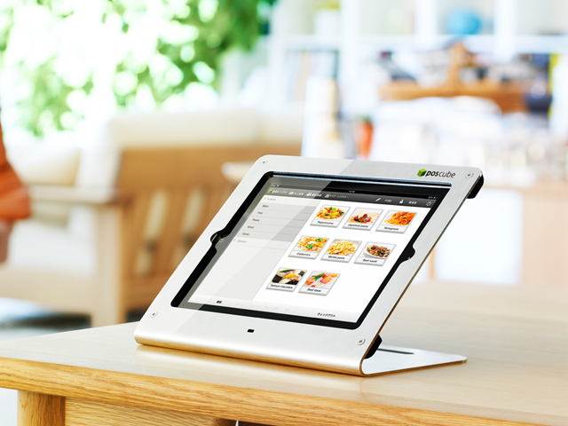 「POSCUBE」は2013年のグッドデザイン賞を受賞。デザインされたシンプルな操作性は、長年、制作現場でもの作りを進めてきた同社の技術の結晶だ