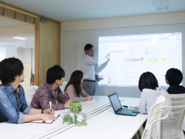 制作事例や最新ノウハウなどの共有も定期的に行うようにしており、スキルアップに努めています。