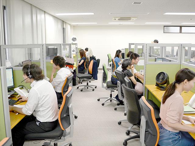 電話で、使い方のガイドや集客できない時の悩みなどのコンサルティングサービスといった手厚いサポートを受けられる。