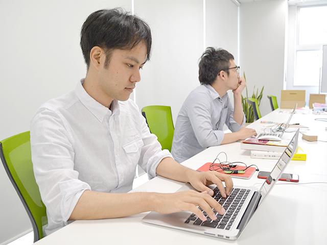 同社が開発を進めるのは、“財布の中身のクラウド化”を実現するマルチカード『CLIP』というデバイス。クレジットカード、ポイントカードなどが1枚に集約される