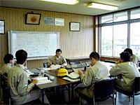 研修風景。将来への期待を込めて<br />講師も力が入る。受講者も真剣そのもの。