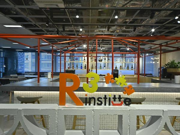 募集している求人：【大阪・東京/パートナーセールス】自社内ソフトウェア/在宅勤務可/スキルアップ◎