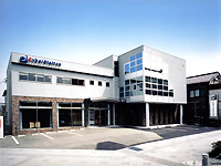本社は金沢市の中心地にある<br />３階建ての自社ビル。