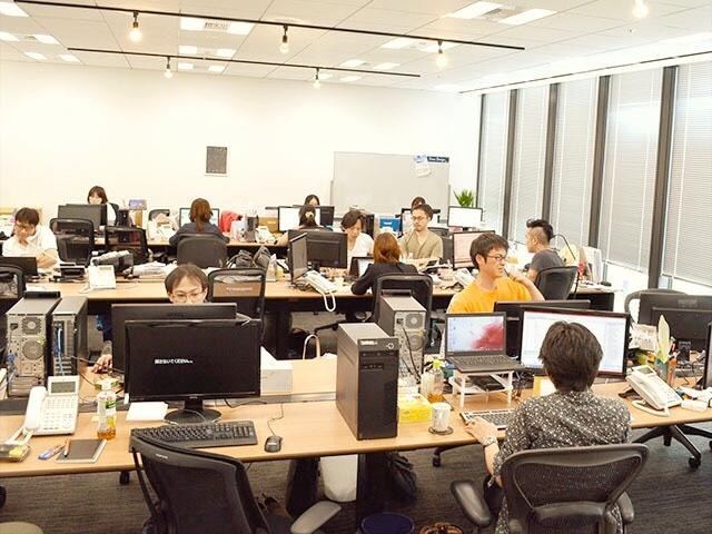 集中、集中。でも必要なときに必要なディスカッションはそこらじゅうで。