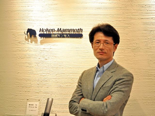 ●代表 古川徹の略歴●
旭化成で営業を10年経験後、ソニー生命へ転職。
入社7年で保険営業の最高職位に昇格するも、”消費者と企業の双方がストレスのない保険商品流通の仕組み”を考案し、独立。2005年に「保険マンモス」を立ち上げ、現在に至る。

