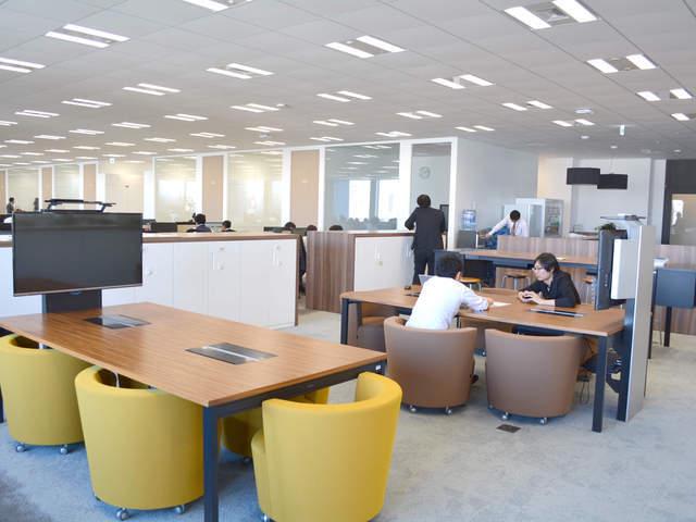 いつでも気軽にミーティングができるコラボレーションエリア