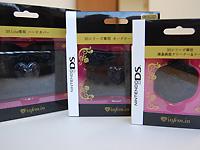 艶やかな深いブラックと、その中に浮かびあがる<br/>ハート＆ローズが女性の心をとらえる