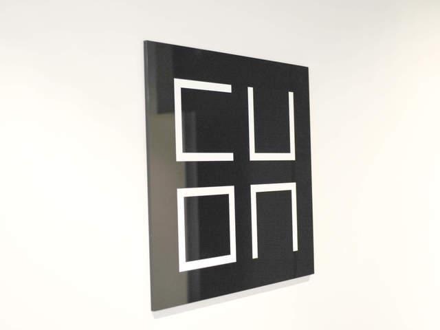 黒と白を基調としたコーポレートロゴです。Cuonとは久遠、仏教用語で永遠を意味します。