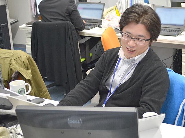 緊張感を持ちながらも、和気あいあいと業務に取り組んでます。