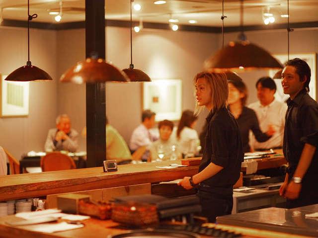 川上庵・軽井沢本店。モダンなデザインで新しい和食を提案しています。