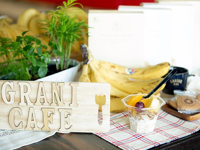 毎朝朝食サービスがあります。社内ではドリンクもすべて無料です。