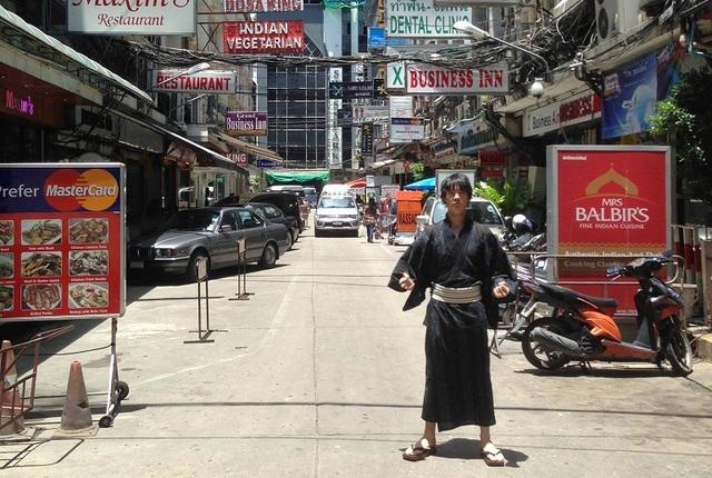 平均年齢27歳が、24か国に対して「日本」を商品とし、販売しています。