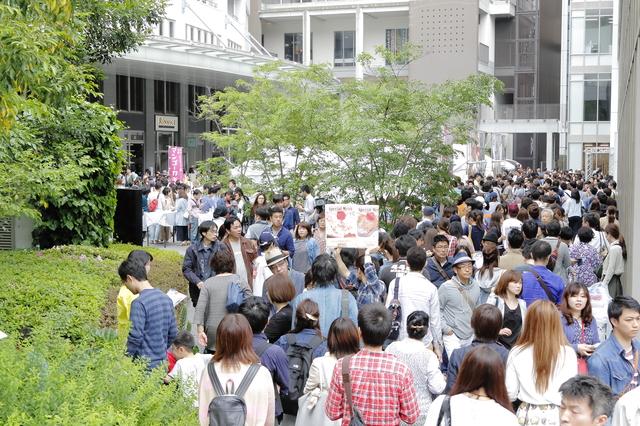 毎日異なるお客様を楽しませるため飲食店は毎日同じことをやっているようで、実際は日々違うことをしている。変化のスピードは速い。
