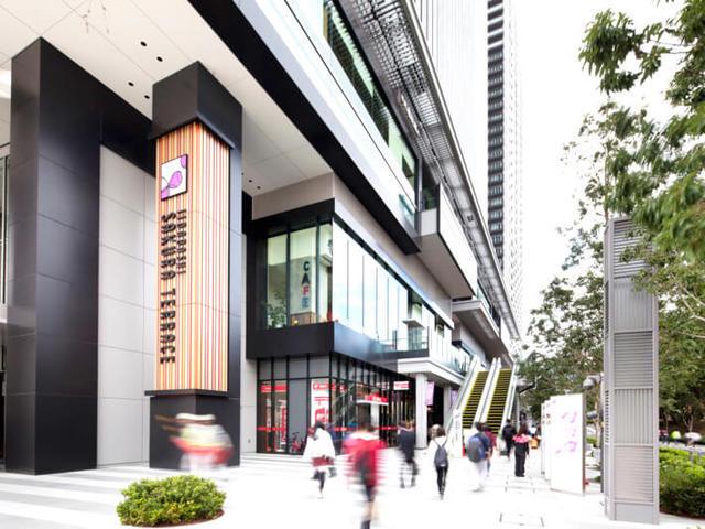 本社エントランス。飯田橋駅から近く、アクセスも良い。