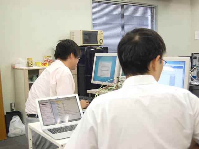 出荷前には機材だらけに