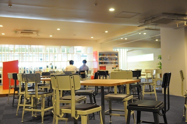 オフィスには100人規模のカフェ・セミナースペースもあり、勉強会なども定期的に開催しています。