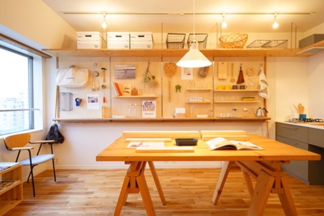 無垢フローリングを使った、ナチュラルデザインのリノベーションブランド「TOMOS」