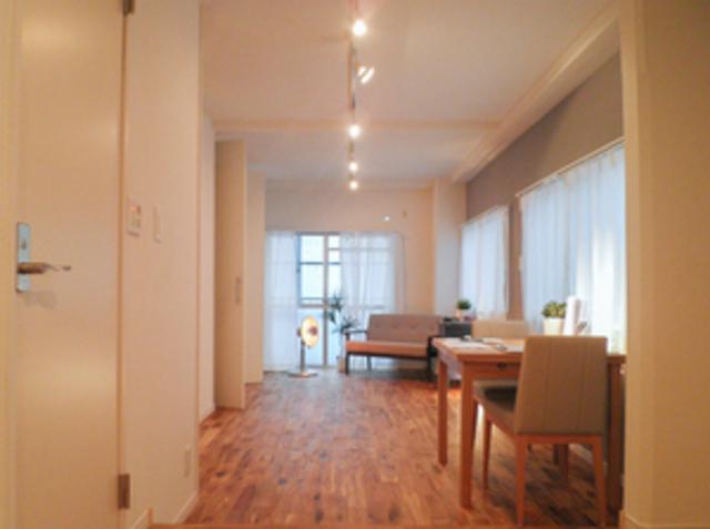 シンプルで機能的、かつ飽きのこないデザインは賃貸住宅に最適です。