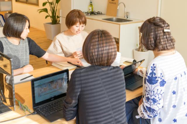 スタッフの多くは、自社リノベーション「TOMOS」に住んでいるほど、全員が自社サービスの大ファン。