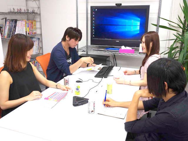 同社のミーティング風景。企画会議やブレストが頻繁に行われている。