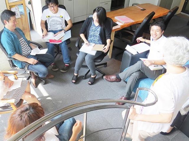 外国人講師によるEnglish Classで英語力UPをサポート。語学にあまり自信がなくても安心です！