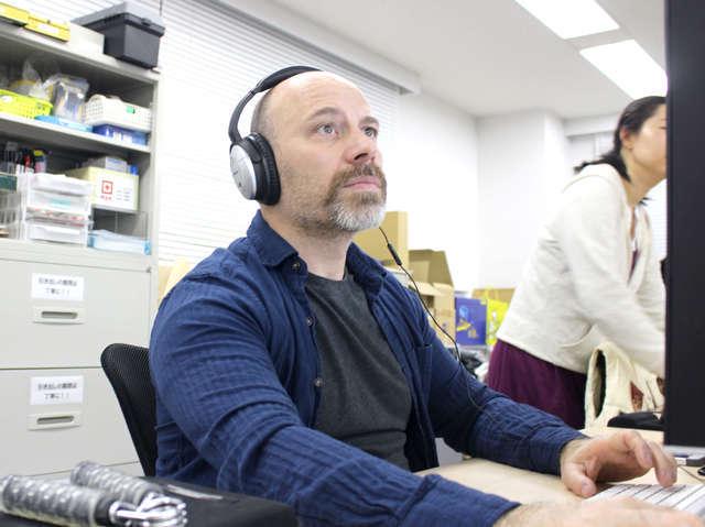 アルゼンチン出身でかつてナイキやボーイング社をクライアントに仕事をしていたスーパーエンジニアや、日系企業台湾支社の元支社長、お笑い芸人の経験のあるWebディレクターなど、多様なバックグラウンドを持つ個性豊かなメンバーたちが活躍している