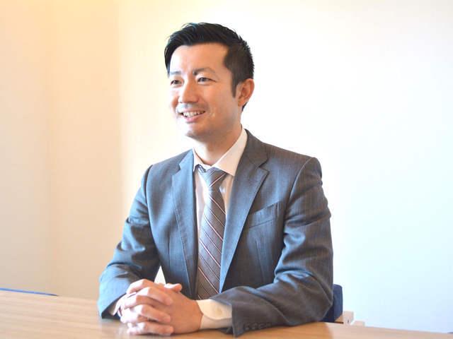 取締役の今西氏。経営陣とメンバーとの距離も近く、アイディアを発信できる環境だ。