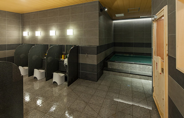 関内Y'sキャビンには大浴場が広がっています。