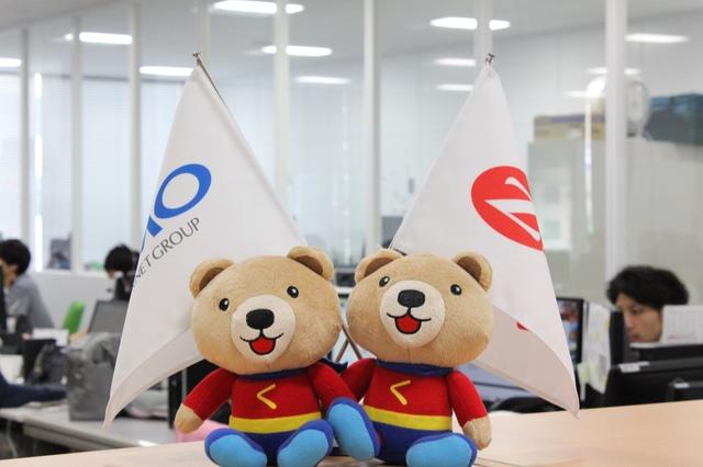 GMOインターネットグループ公式キャラクターであるくまポン。
愛らしい姿で社内はもちろん、社外からも愛されています。