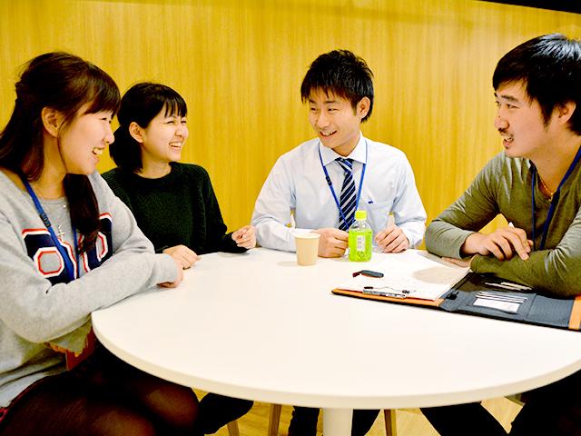 自由な社風の同社。メンバー同士のコミュニケーションも多いという。