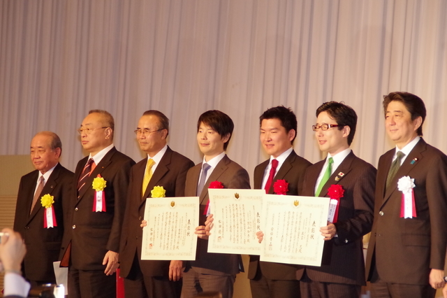 2015年には経済産業省が主催する日本ベンチャー大賞にて、「ワークスタイル革新賞」を受賞いたしました！