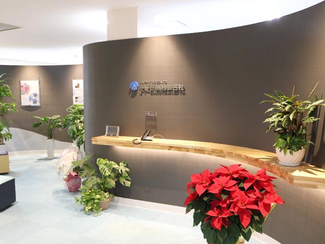 エントランス風景。福岡本社の他に東京支社、大阪営業所を構える。