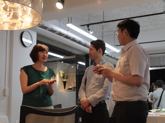 教育投資、社内SNSを活用したスキル共有システム、社内ライブラリーの充実など仲間への投資に力を入れている。